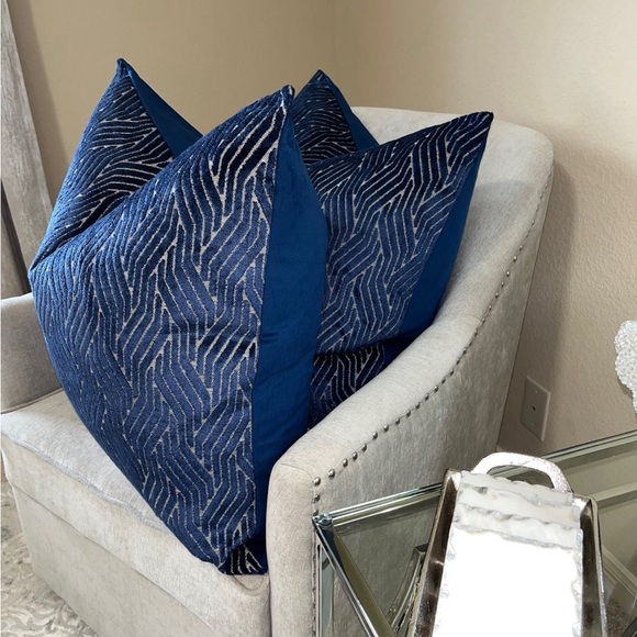 1-NWT CALDEIRA GEO DESIGN
DECORATIVE PILLOWS (Read description for details) - Picture 9 of 13